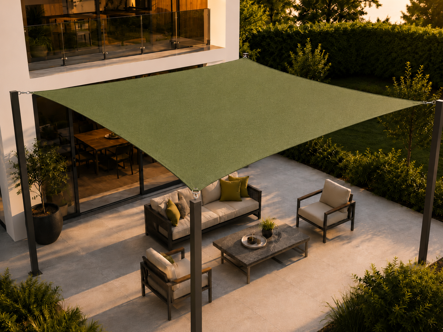Quadratisches Sonnensegel mit D-Ringen Farbe grün, Abendstimmung