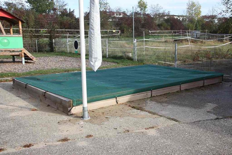 Sandkastenabdeckung aus lichtdurchlässigem Material