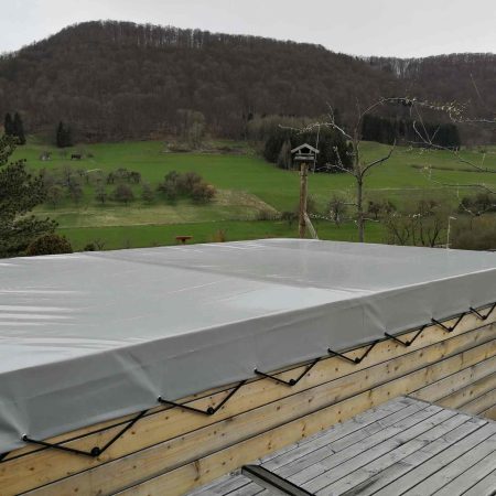 Beispielbild einer Poolplane, Abdeckplane für Pool mit Ösen