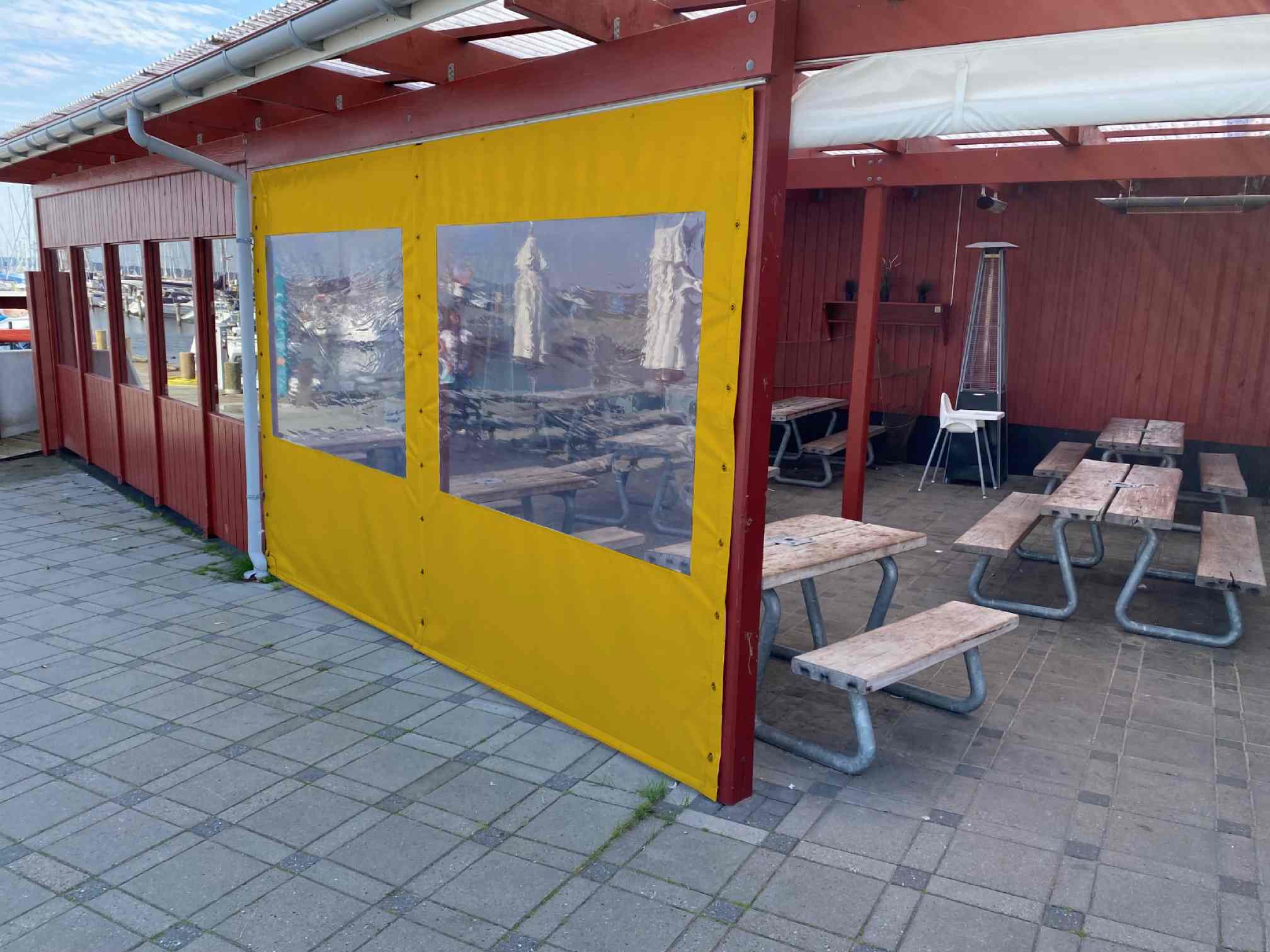 Terrassenplane mit Fenster nach Maß, Seitenplane gelb