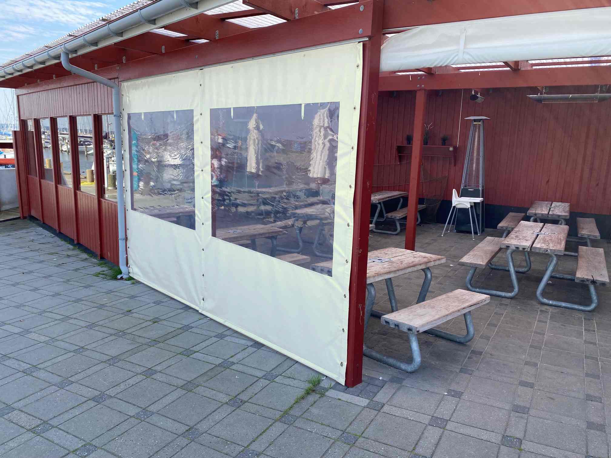 Plane für Terrasse mit Fenster nach Maß, helle PVC Seitenplane für Pergola, Carport, Außenbereich