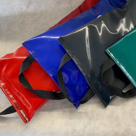 Ballastsäcke aus PVC plane in verschiedenen Gewichten und Farben.